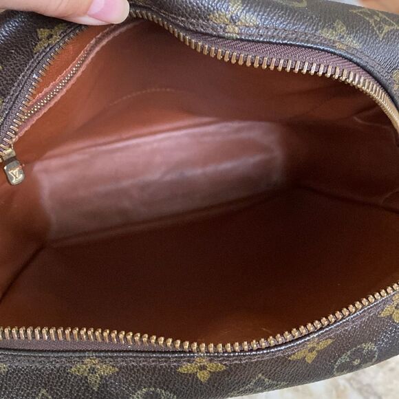 Authentic Louis Vuitton Monogram Danube GM Unisex Shoulder Crossbody Bag - Picture 10 of 15